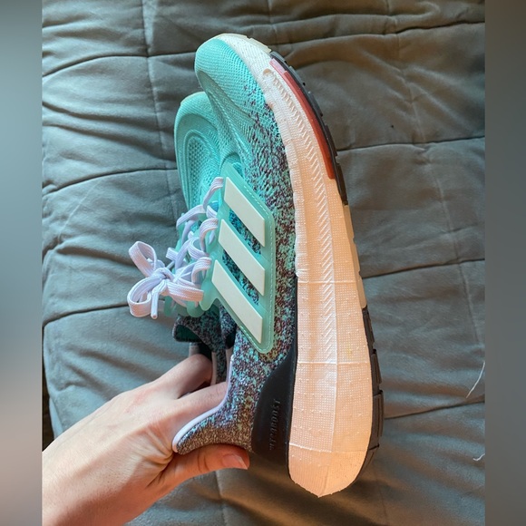 Women’s size 8 Ultraboost Light Weight Running Shoes. Light Blue, Grey, & White. - Picture 6 of 8